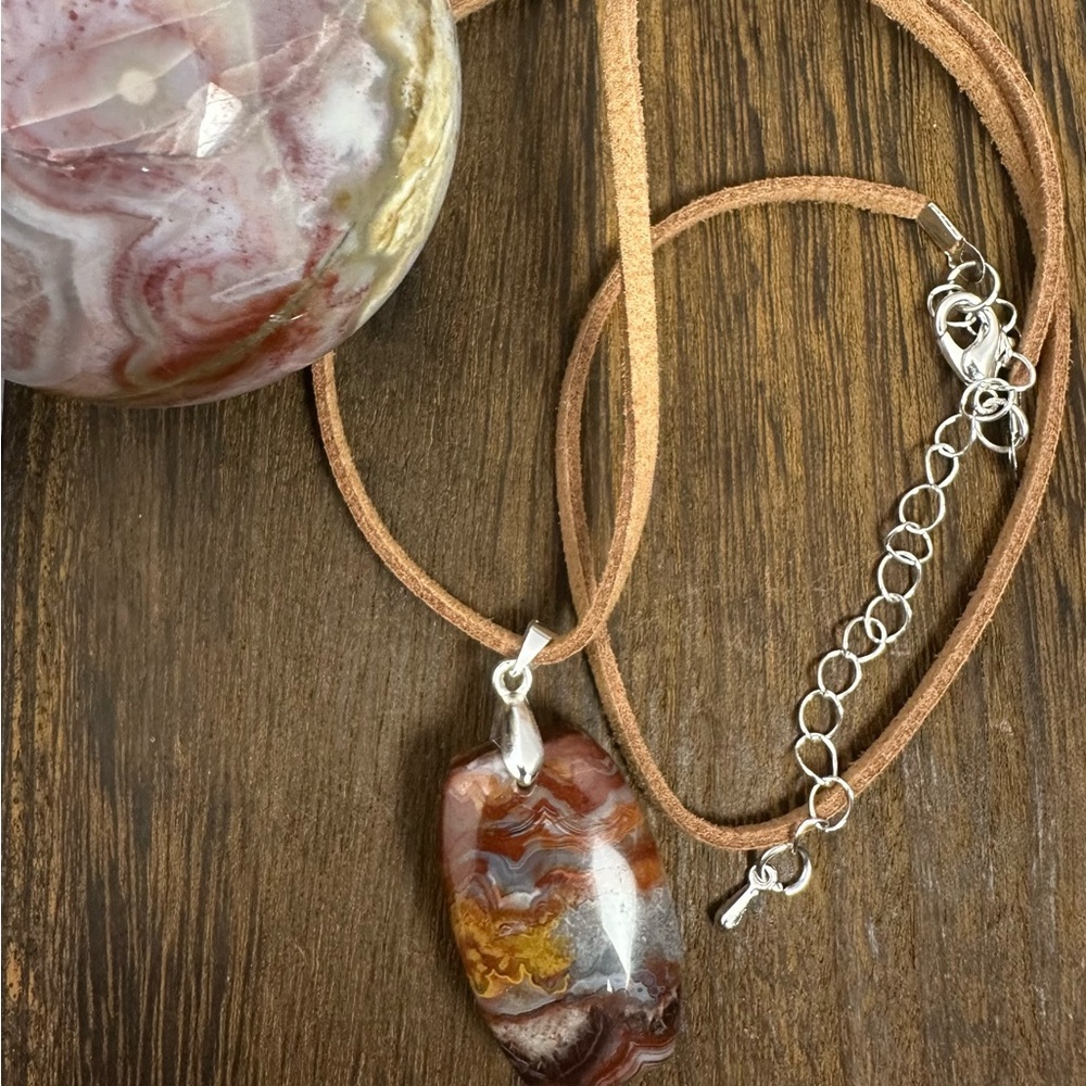 Mexican Crazy Lace Agate Pendant Necklace on Tan Faux Suede - Picture 7 of 9